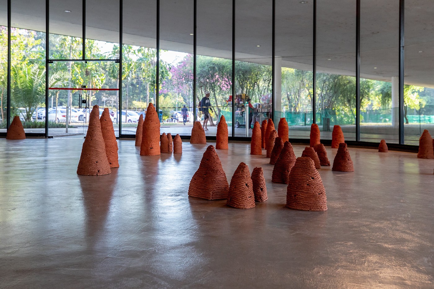 Lidia Lisbôa, “Cupinzeiros”, 2022, ceramics, various sizes. Photo: Bruno Leão/Estúdio em Obra