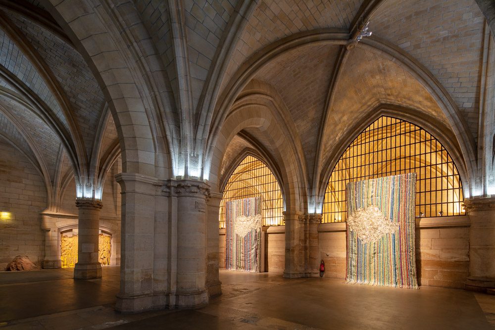 El Anatsui, Installation view of En quête de liberté, 2021 at Le centre des monuments nationaux as part of Africa2020 Season. Courtesy of Africa2020