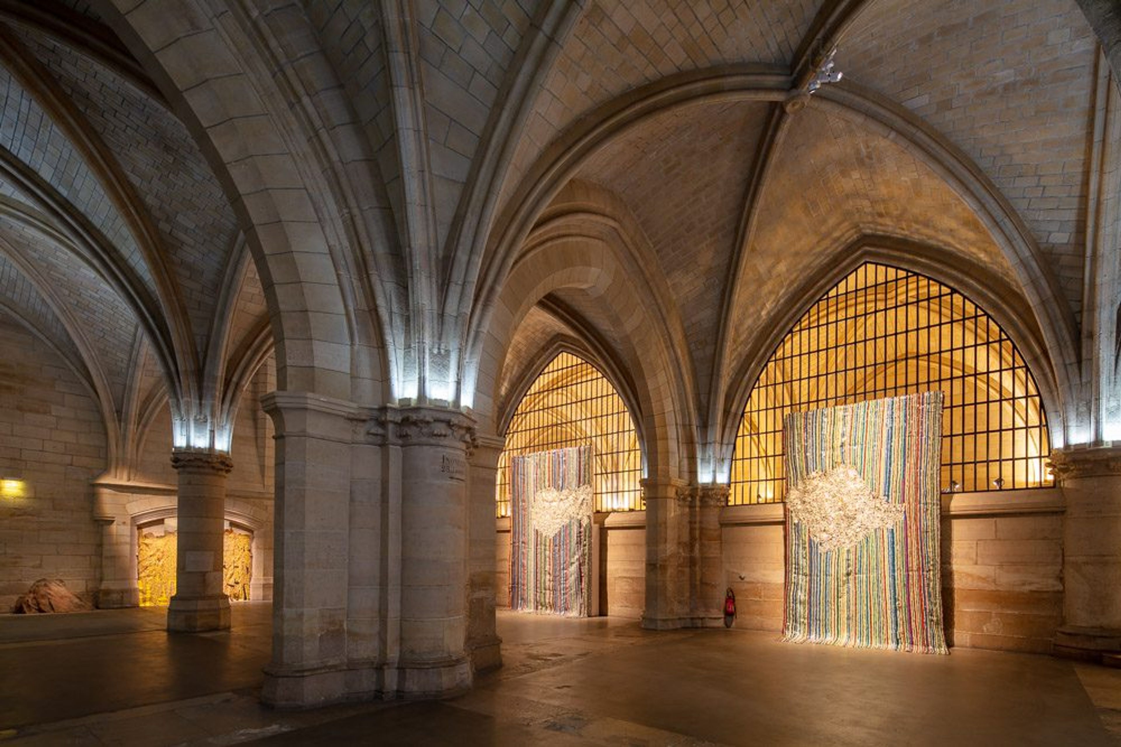 El Anatsui, Installation view of En quête de liberté, 2021 at Le centre des monuments nationaux as part of Africa2020 Season. Courtesy of Africa2020