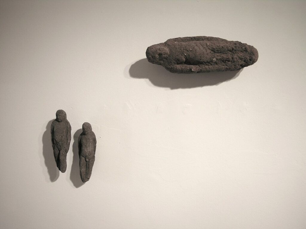 Traces, Finding