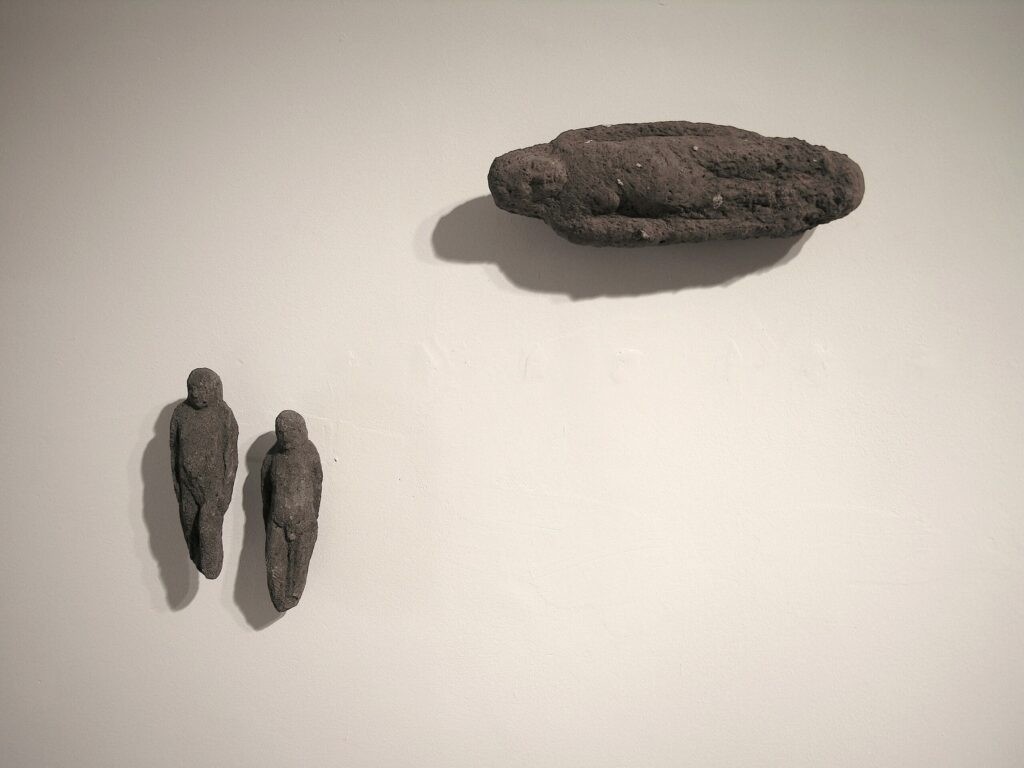 Traces, Finding