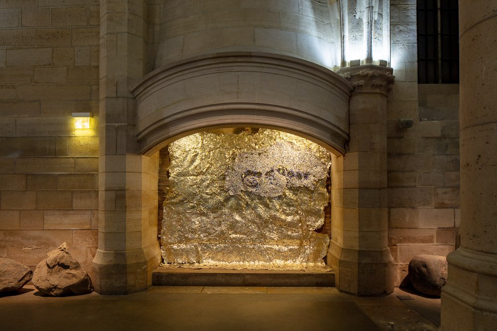 El Anatsui, Installation view of En quête de liberté, 2021 at Le centre des monuments nationaux as part of Africa2020 Season. Courtesy of Africa2020