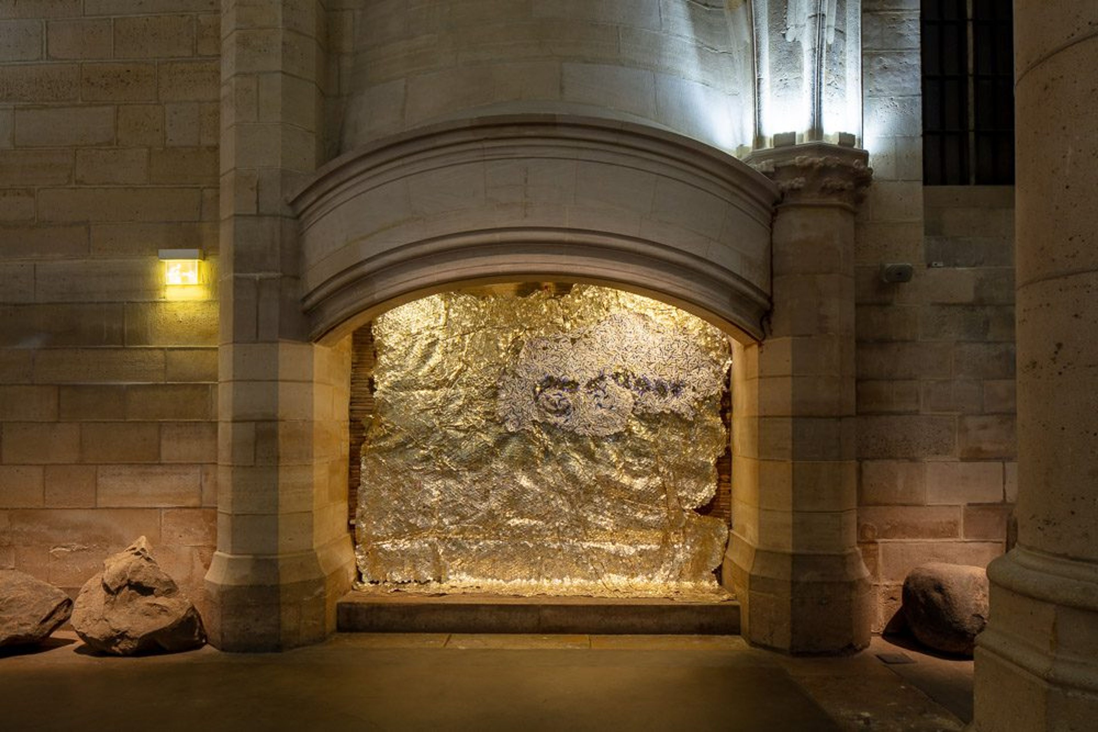 El Anatsui, Installation view of En quête de liberté, 2021 at Le centre des monuments nationaux as part of Africa2020 Season. Courtesy of Africa2020