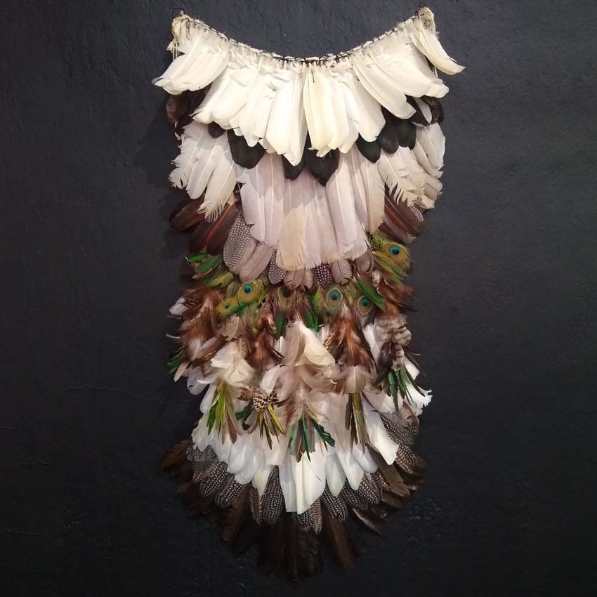Glicéria Tupinambá, Tupinambá Cloak, 2006. Photo: “The First Peoples of Brazil” Collection /National Museum (UFRJ). Site: https://www.museunacional.ufrj.br/see/objetos_manto_tupinamba.html