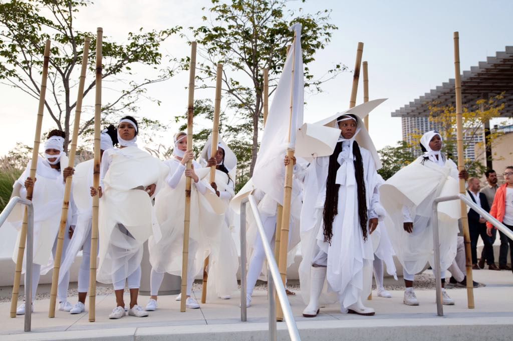 A k u z u r u, Trance-Formation: Doucement…….de L’Eau Por L’ORI -Body Aphorisms- 2014 at the PAMM - USA. Photo: Oriol Tarridas