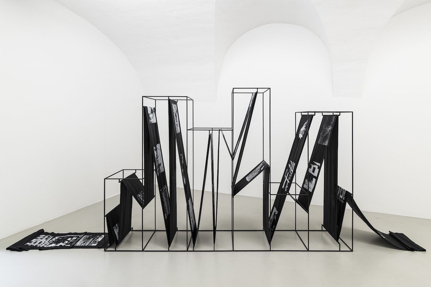 Adji Dieye, Cultura persa e imparata a memoria, exhibition view, ©ar/ge kunst, photo Tiberio Sorvillo, 2022