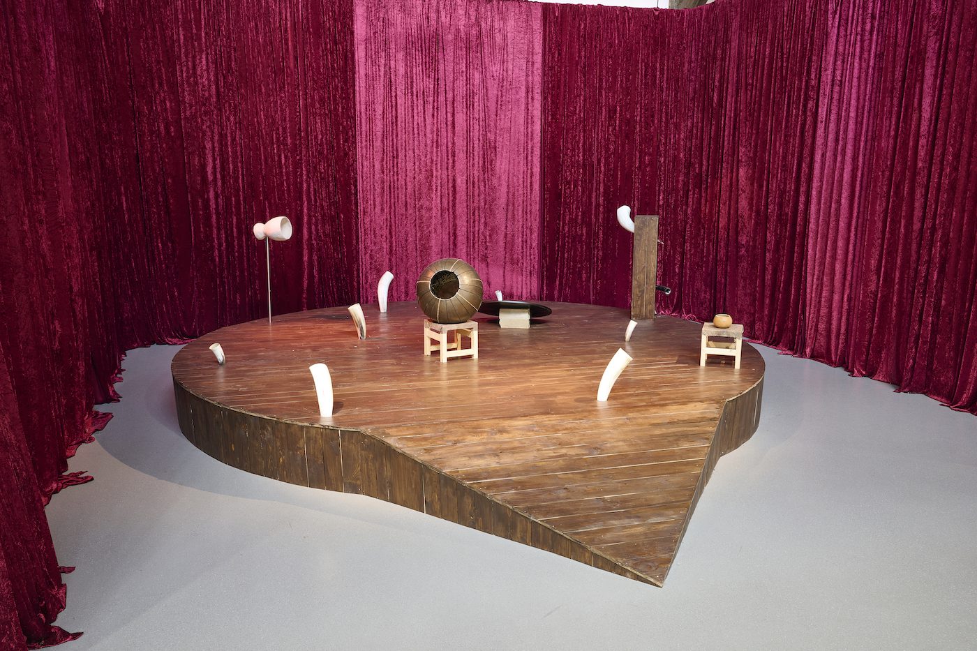 Anawana Haloba. How to (Re)Pair My Grandmother’s Basket, 2021. Triennale Kleinplastik Fellbach 2022, Photo: Peter Hartung