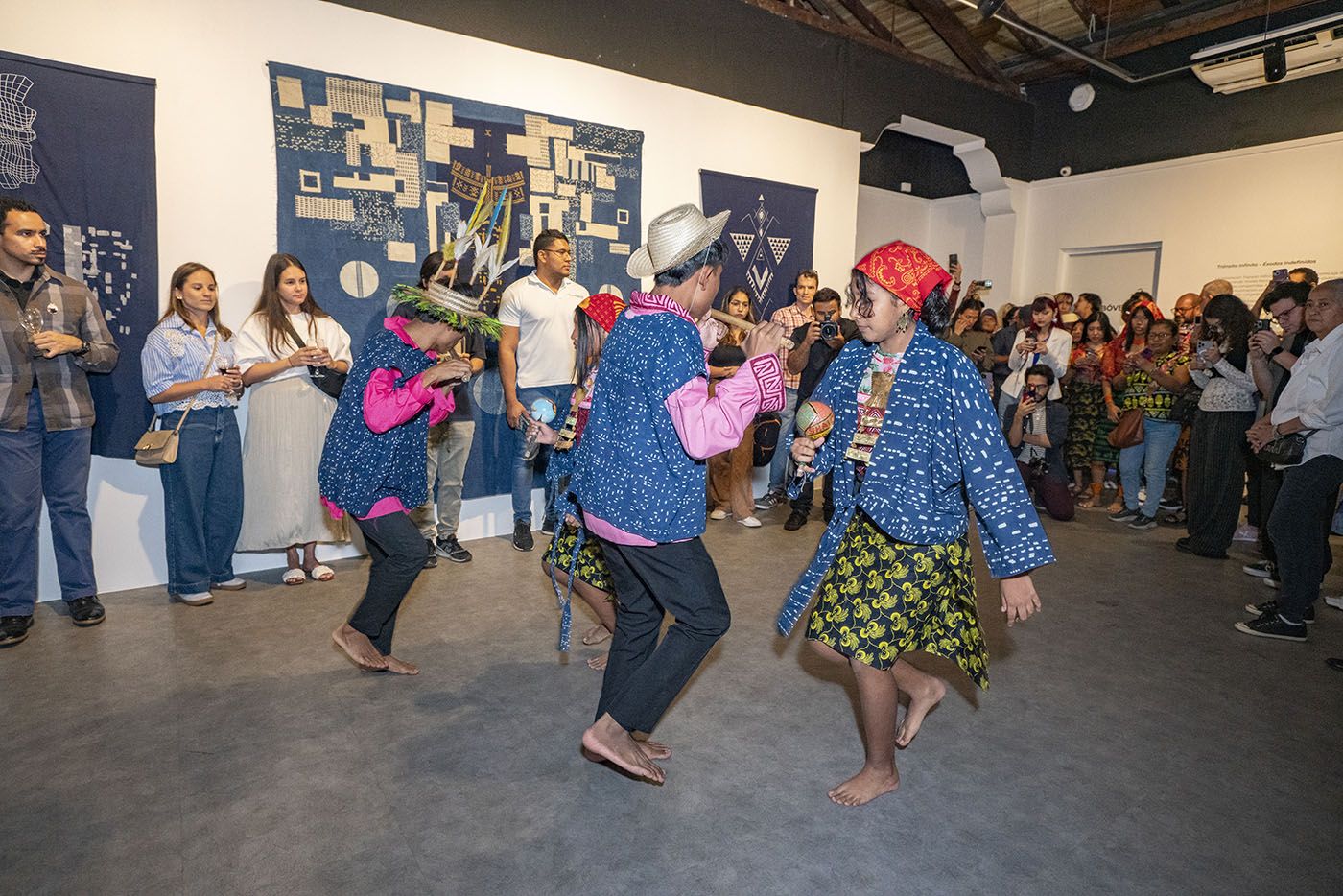 Performance held during the opening of the exhibition Electric Dub Station: The Return of Tomorrow. Courtesy of the Museum of Contemporary Art of Panama (MAC). Fernando Bocanegra / @fernandobocanegraphoto.