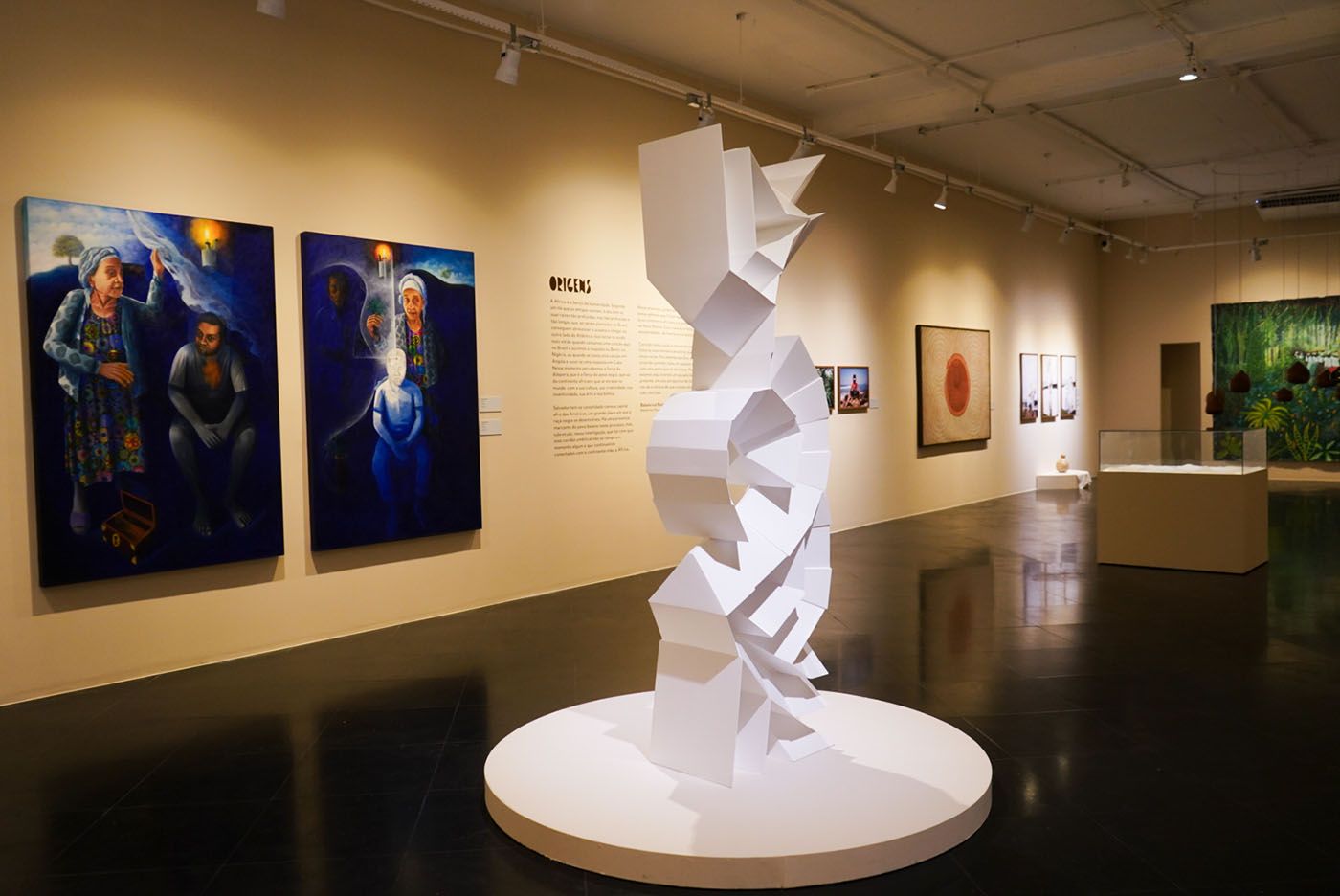 Emanuel Araújo, “Untitled”. Sculpture. Wood, 220 cm x 60 cm x 40 cm. Paulo Darzé Gallery Collection. Photo: Luan Teles / SecultBA