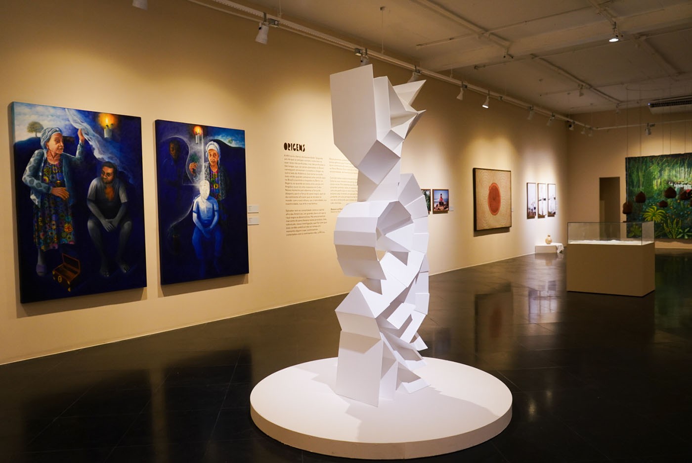 Emanuel Araújo, “Untitled”. Sculpture. Wood, 220 cm x 60 cm x 40 cm. Paulo Darzé Gallery Collection. Photo: Luan Teles / SecultBA