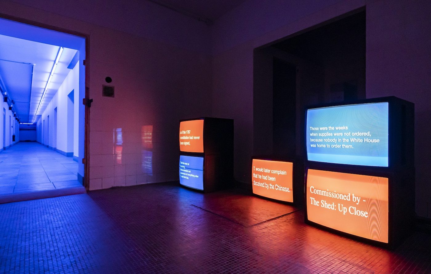 Tony Cokes. Fragments, or just Moments
Installationsansicht / Installation view
Haus der Kunst, 2022
Photo: Maximilian Geuter