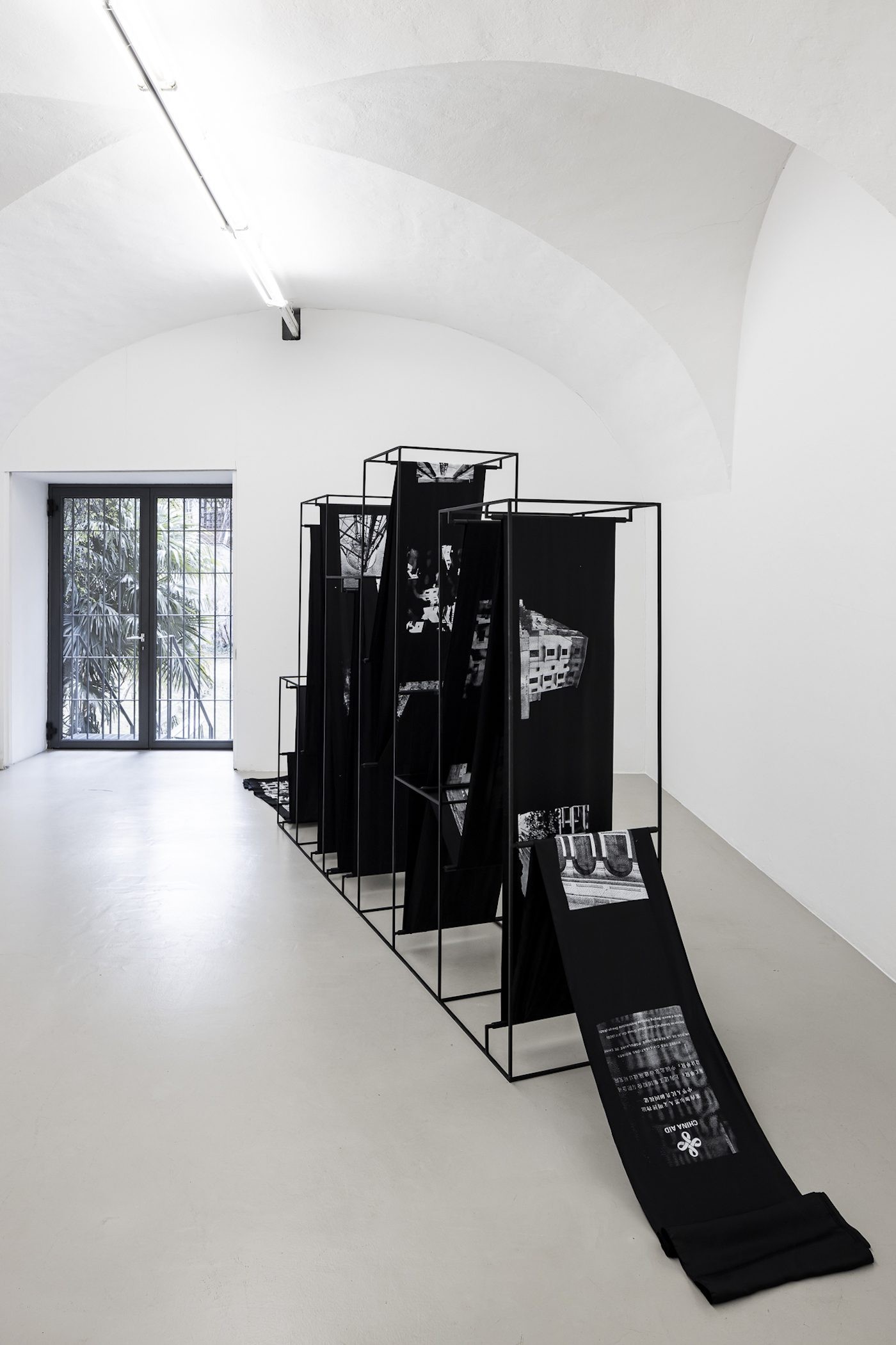 Adji Dieye, Cultura persa e imparata a memoria, exhibition view, ©ar/ge kunst, photo Tiberio Sorvillo, 2022