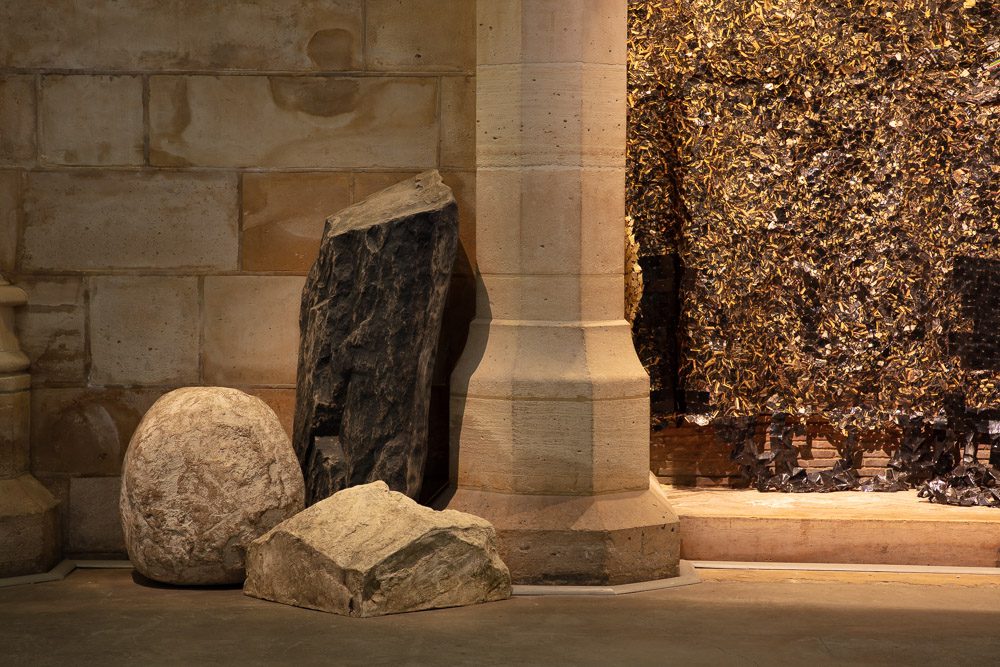 El Anatsui, Installation view of En quête de liberté, 2021 at Le centre des monuments nationaux as part of Africa2020 Season. Courtesy of Africa2020