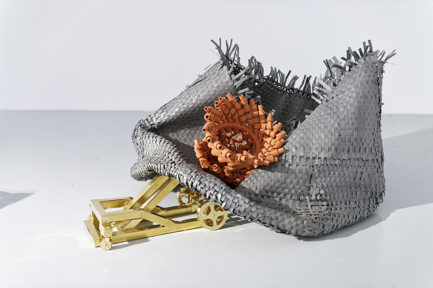 Marie Aimée Fattouche, El etnen [Les deux], 2022, earthenware, zinc, brass, threaded rods, bolts, rivets. Collection of the artist. View of the exhibition Globalisto. A Philosophy in Flux at the Musée d’art moderne et contemporain de Saint-Étienne Métropole, from June 25th to October 16th, 2022. Crédit photo : C. Cauvet / MAMC+