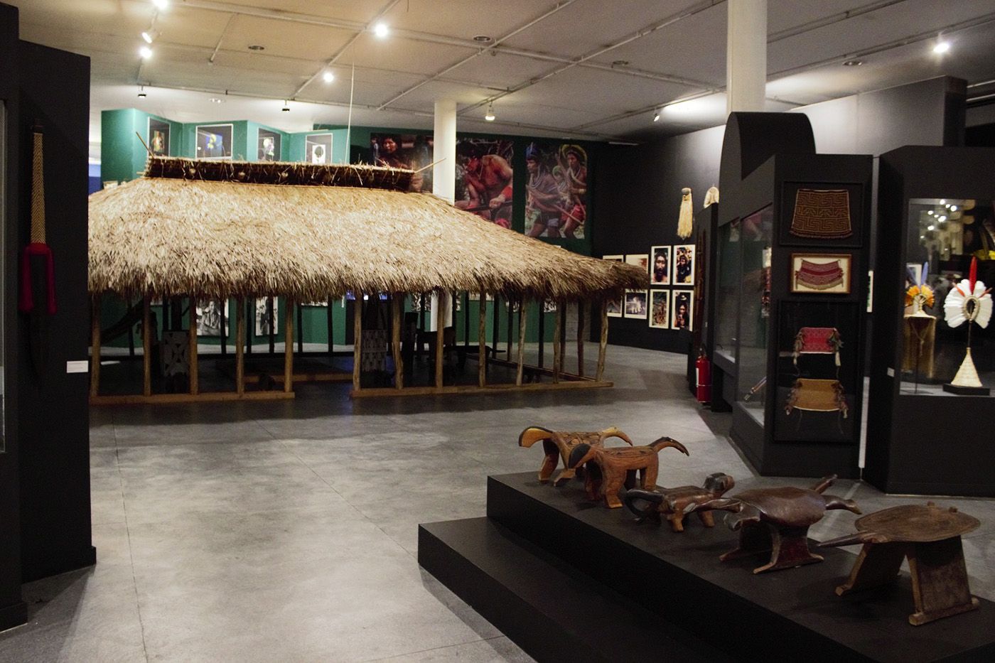 General view of the exhibit Legacies of a Deep Brazil, Museu Afro Brasil. Photo: Ricardo Pimentel.