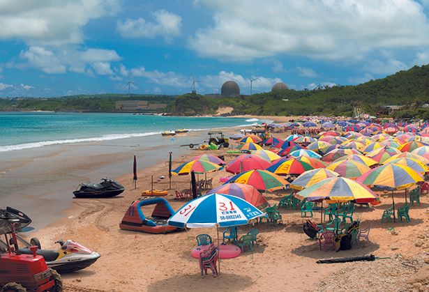 13th Biennale de Lyon: La vie moderne