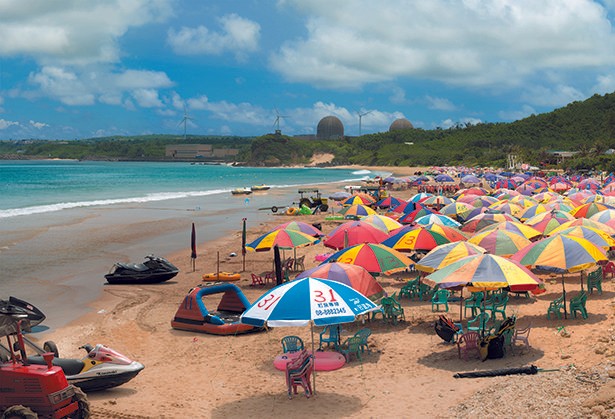 13th Biennale de Lyon: La vie moderne