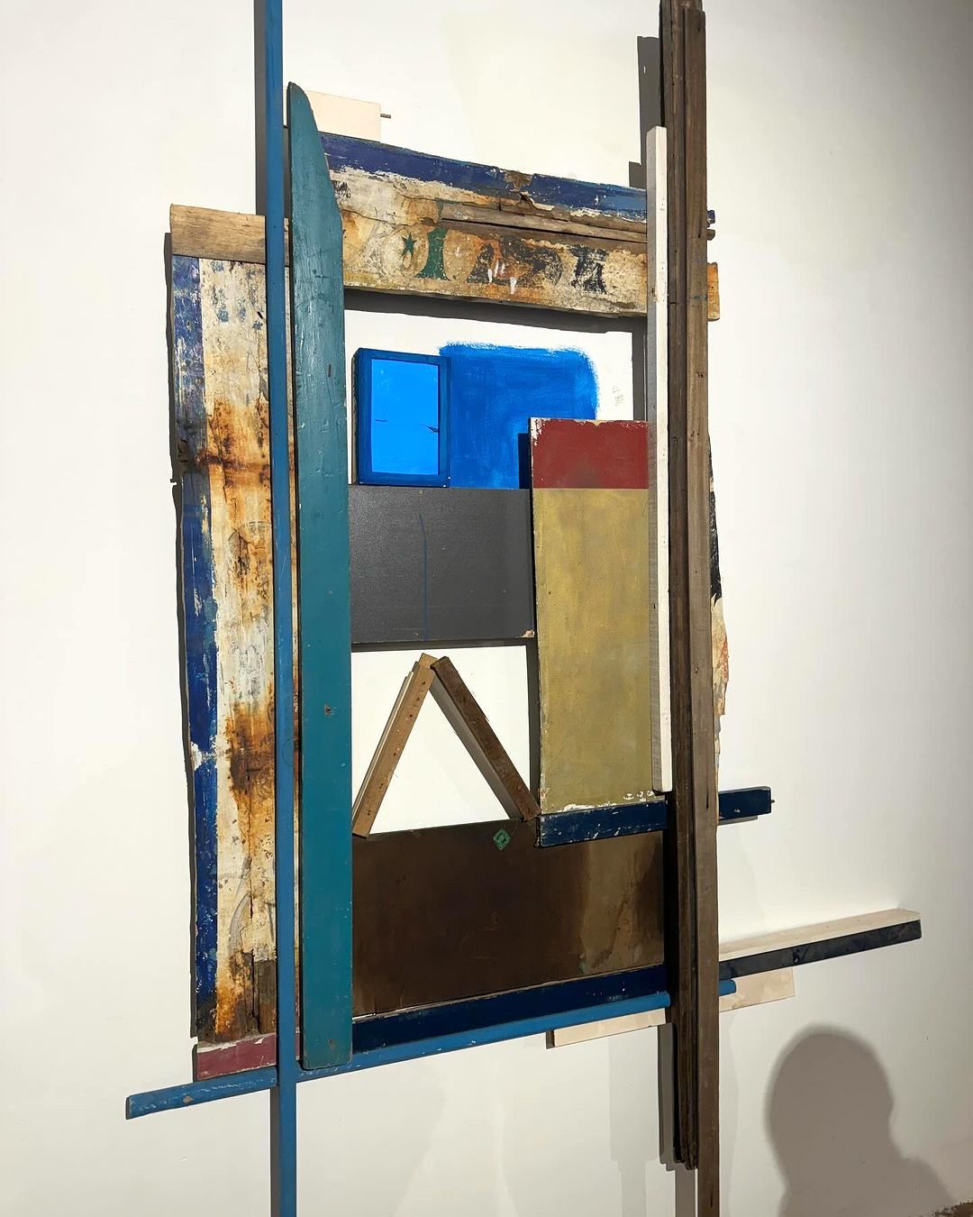 Hamedine Kane. Installation view of „Export-Import” featuring works by Younes Baba-Ali, Mbaye Diop, and Hamedine Kane. Photo: Marie Hélène Pereira.