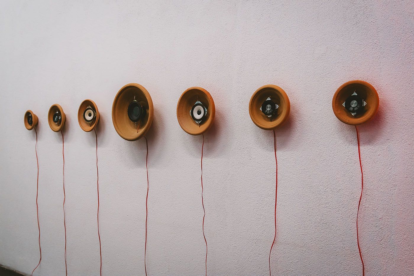 Ismael David, Ruídos 2: Mukumbu, Basins and speakers, 2024. Photo: Rony Gomes