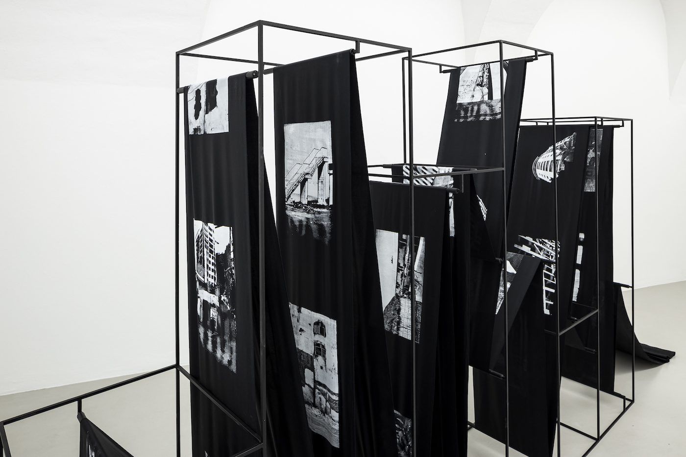 Adji Dieye, Cultura persa e imparata a memoria, exhibition view, ©ar/ge kunst, photo Tiberio Sorvillo, 2022