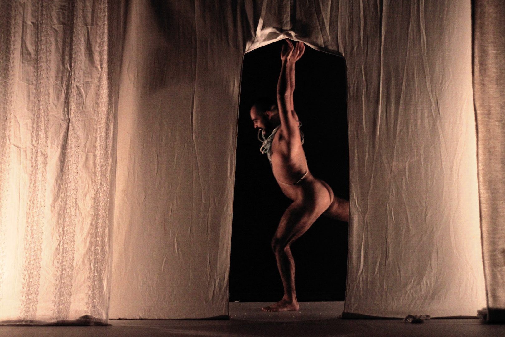 Performance: Negro de Estimação, 2016. Photo: Murilo de Paula. Courtesy of Kleber Lourenço