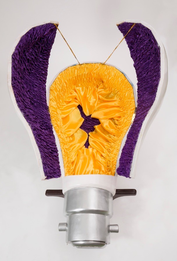 Paa Joe, Electric Bulb, 2015. Wood sculpture, 230 x 110 x 120 cm ©Mathieu Lombard
