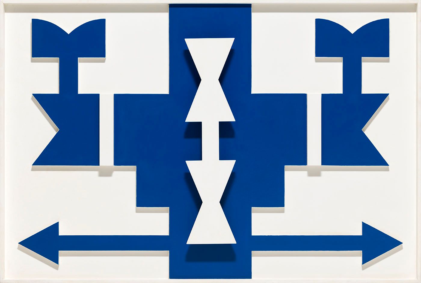 Rubem Valentim, Relevo Emblema n. 4, 1977. Acrylic on wood. Collection of Museu de Arte Moderna da Bahia, Brazil. Photo: Andrew Kemp.