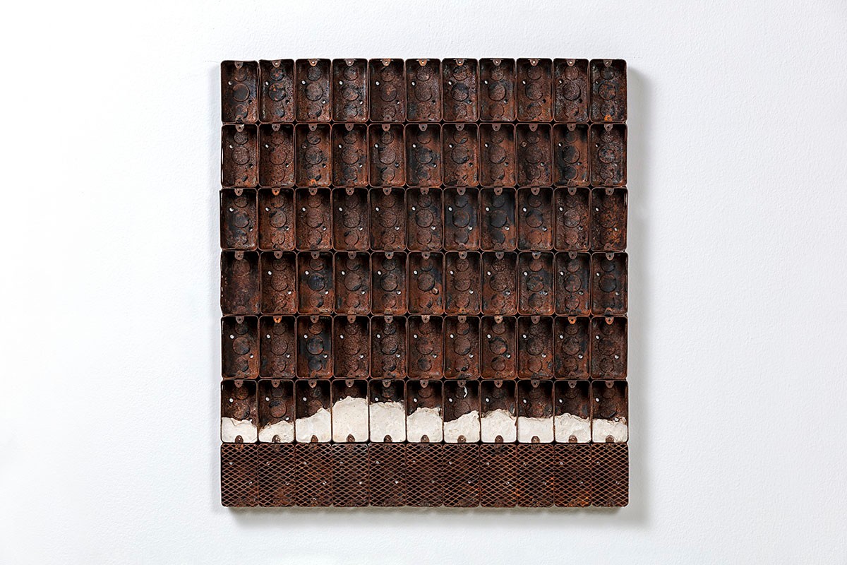 Luana Vitra. Heaven Is the Suture of a Falling Roof: Ground. Iron light boxes, cement, and iron grids, 2018. Exhibition “Três Guerras no Peito” (Three Wars in the Chest) São Paulo Cultural Center (CCSP), 2020. Photo: Everton Ballardin.