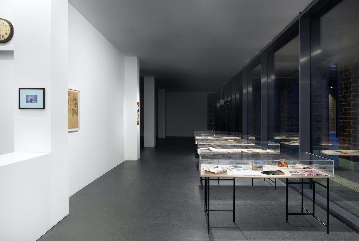 James Gregory Atkinson, ‘6 Friedberg-Chicago’, 2021/22, exhibition view, Dortmunder Kunstverein. Courtesy: the artist, Dortmunder Kunstverein. Photo: Jens Franke