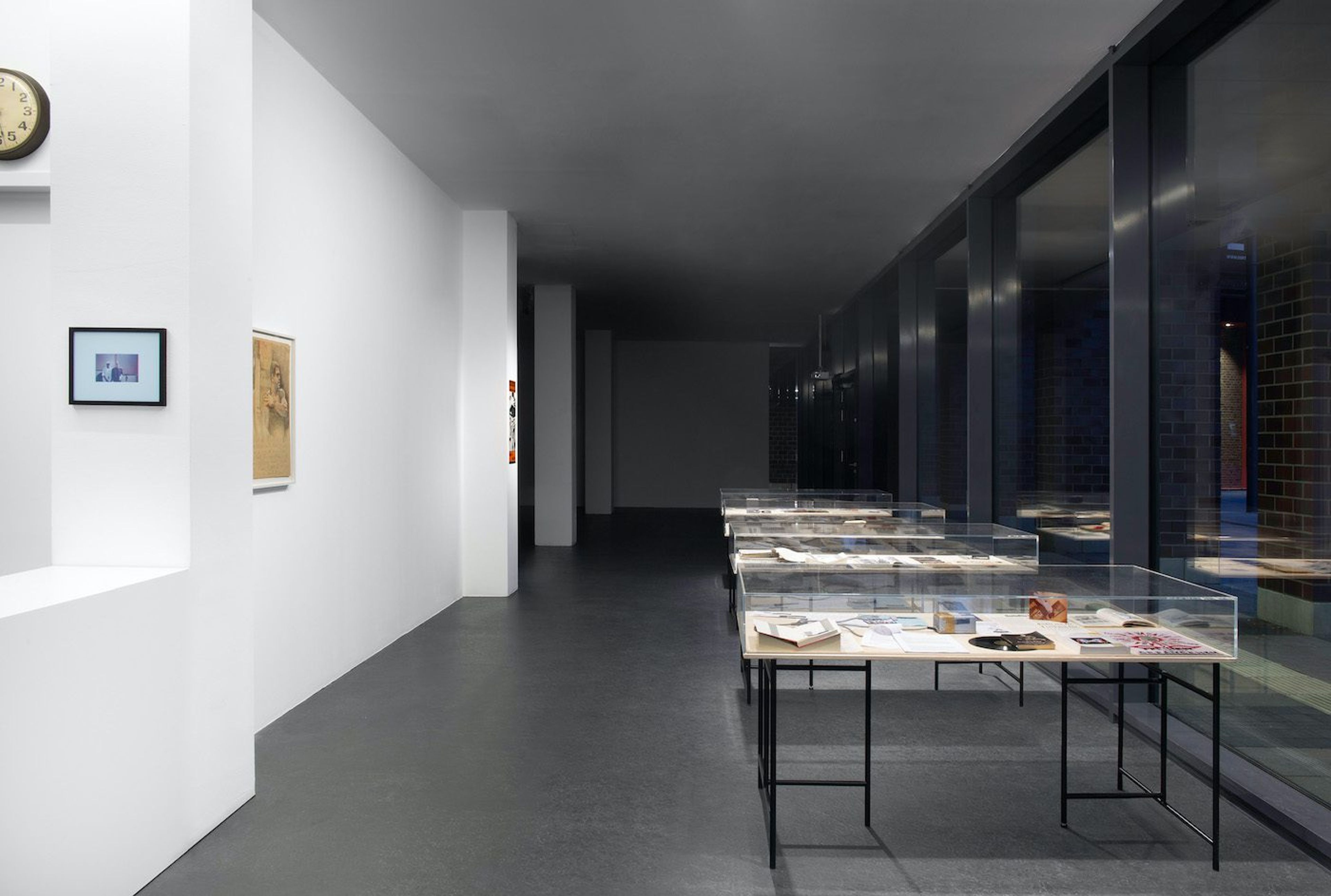 James Gregory Atkinson, ‘6 Friedberg-Chicago’, 2021/22, exhibition view, Dortmunder Kunstverein. Courtesy: the artist, Dortmunder Kunstverein. Photo: Jens Franke