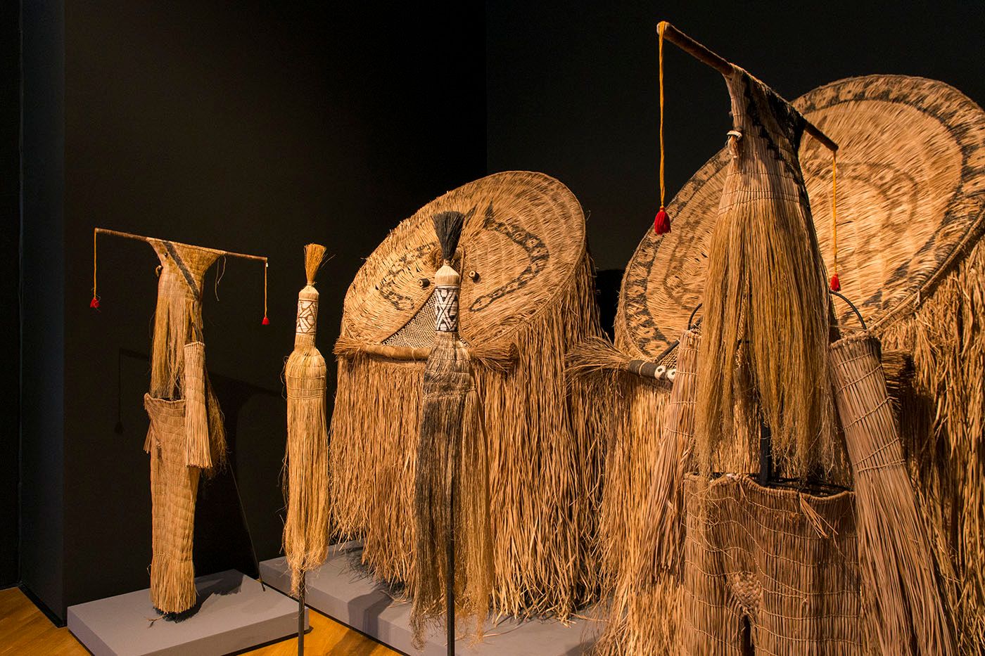 Masks and clothes of the Wauja people (detail). Exhibition “Véxoa – We Know”. Photo: promotion.