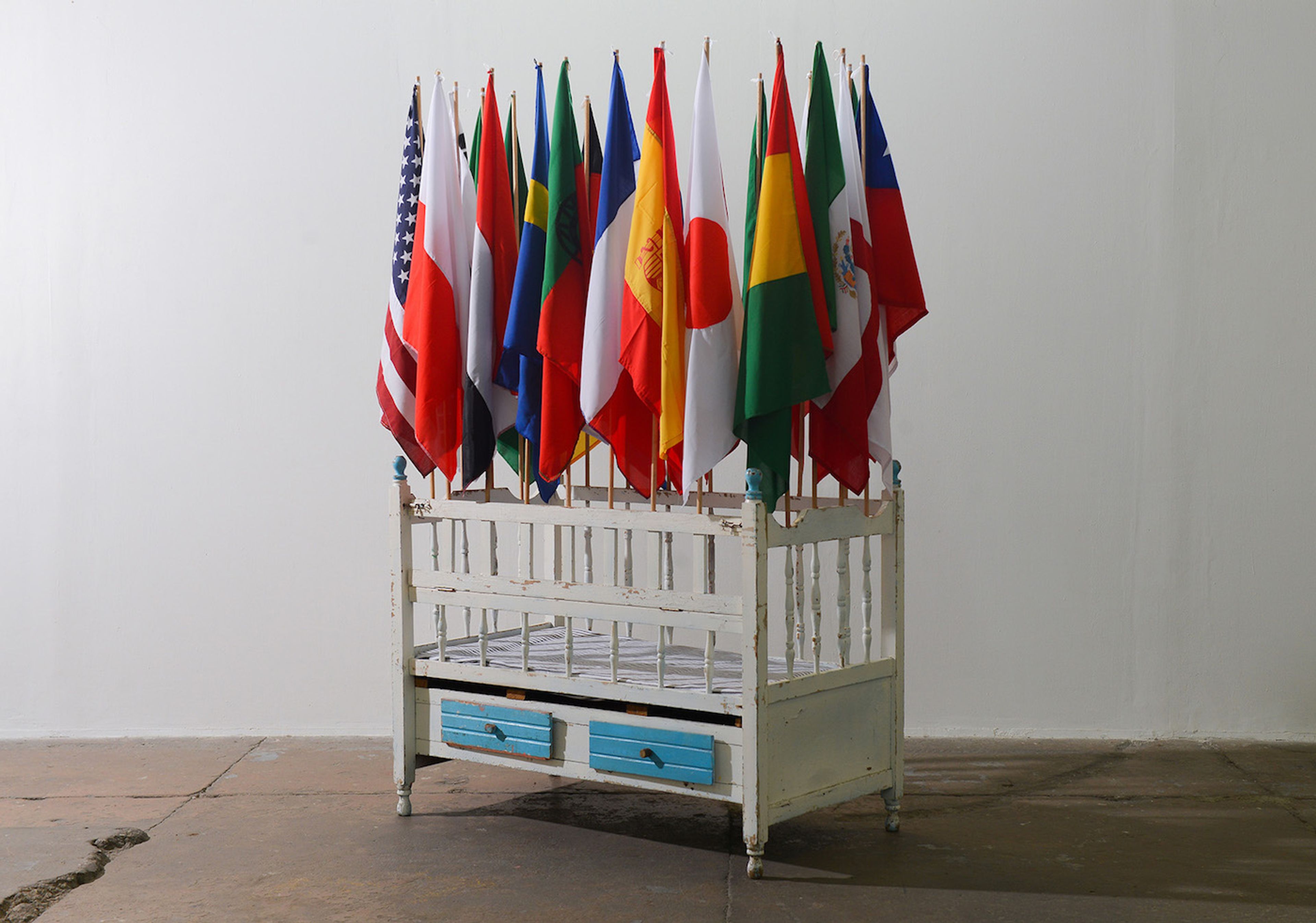 Fernando Poyón, Immigration space, 2018. Wood, cloth and sponge. Photo: Andrés Asturias. Courtesy of the artist.