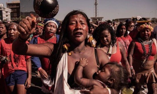 Coração na aldeia, pés no mundo
