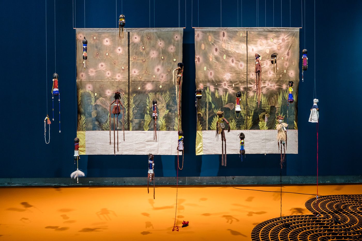 Tuli Mekondjo, Ovadali vounona (Birthers of children I, 2023), Ovadali vounona (Birthers of children II, 2023), Ounona vedu (Children of the soil, 2023), courtesy of the artist. Installation view of O Quilombismo: Of Resisting and Insisting. Of Flight as Fight. Of Other Democratic Egalitarian Political Philosophies, Haus der Kulturen der Welt (HKW), 2023. Photo: Laura Fiorio/HKW