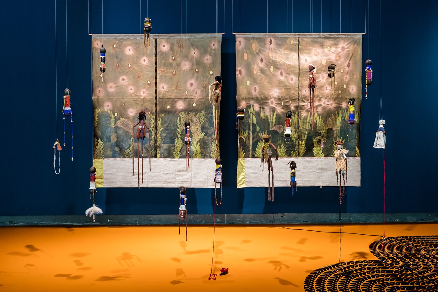 Tuli Mekondjo, Ovadali vounona (Birthers of children I, 2023), Ovadali vounona (Birthers of children II, 2023), Ounona vedu (Children of the soil, 2023), courtesy of the artist. Installation view of O Quilombismo: Of Resisting and Insisting. Of Flight as Fight. Of Other Democratic Egalitarian Political Philosophies, Haus der Kulturen der Welt (HKW), 2023. Photo: Laura Fiorio/HKW