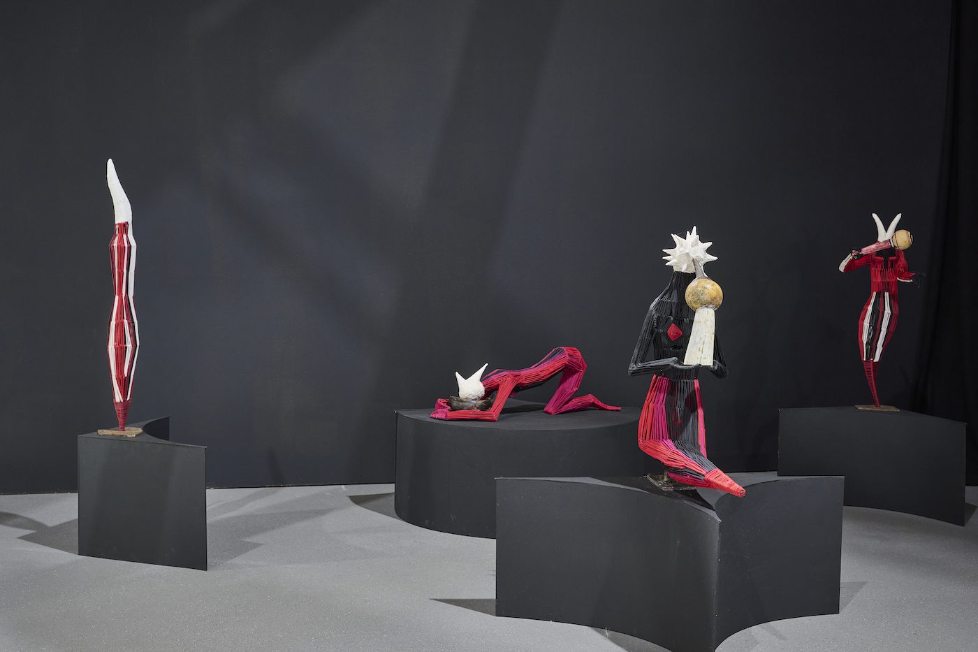 Elisia Nghidishange, Installation view. 15. Triennial Kleinplastik Fellbach, 2022, Photo: Peter Hartung