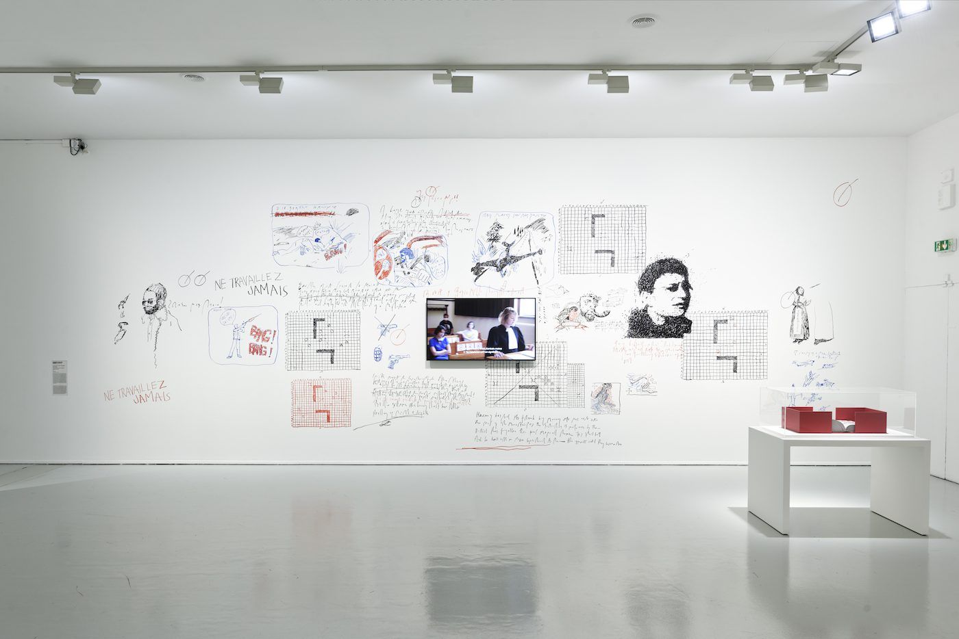 Samson Kambalu, A Game of War: Kambalu v Sanguinetti Trial at Ostend, 2021, video installation. Courtesy Kate MacGarry Gallery, London; Samson Kambalu, Sanguinetti Theses, 2015, Courtesy Galerie Kate MacGarry, Londres. View of the exhibition Globalisto. A Philosophy in Flux at the Musée d’art moderne et contemporain de Saint-Étienne Métropole, from June 25th to October 16th, 2022. Crédit photo : C. Cauvet / MAMC+