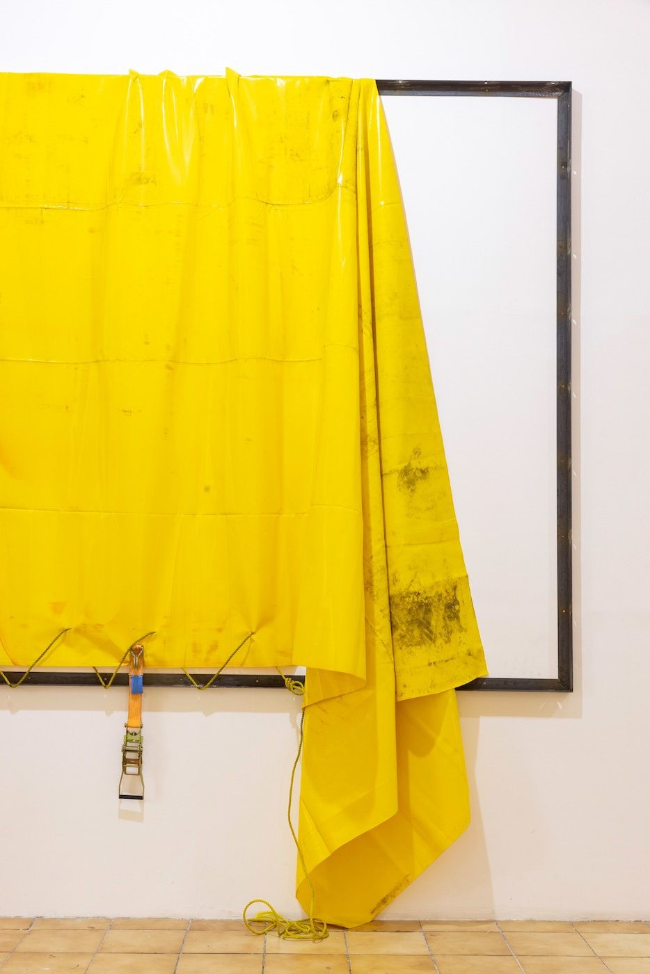 Installation View of “Elolo Bosoka: What he saw sees when he went goes strolling“ at Museum of Science and Technology (MST), Accra. September 12th – October 30th, 2024. Courtesy of the artist.