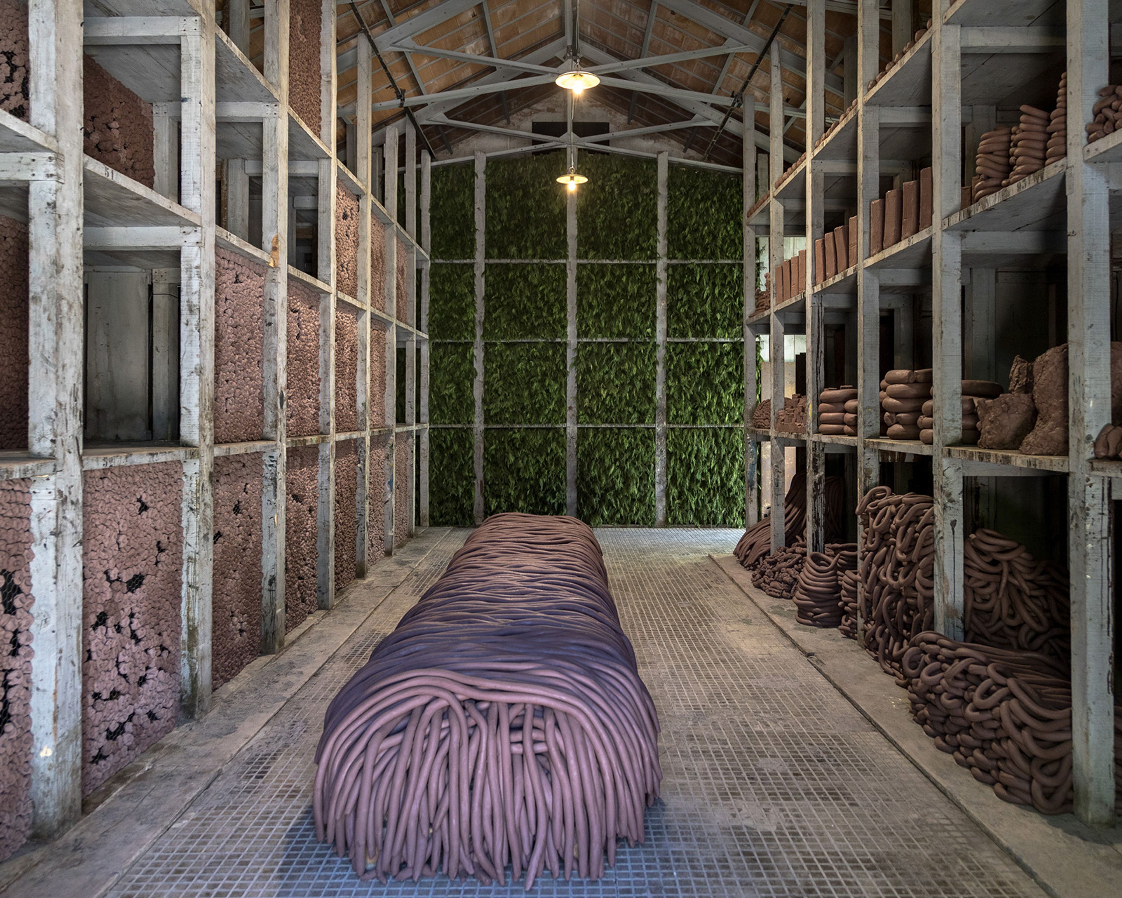 INDO &amp; VINDO, site-specific installation consisting of: Ao finito [To infinity] from the series Terra Modelada (Modeled Earth), 1994/2024 Installation with 10 tons of molded clay in-situ and vegetation, 2024. 60. Esposizione Internazionale d’Arte - La Biennale di Venezia, Stranieri Ovunque – Foreigners Everywhere 60th International Art Exhibition – La Biennale di Venezia, Stranieri Ovunque – Foreigners Everywhere Photo: Marco Zorzanello. Courtesy: La Biennale di Venezia.