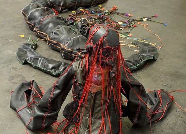 Nicholas Hlobo: Zawelela ngale