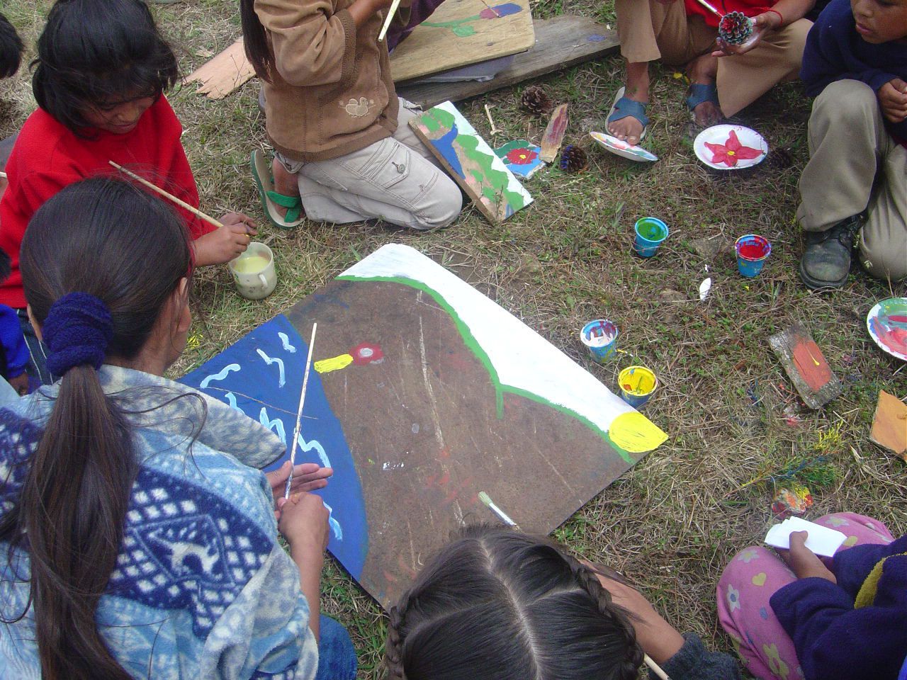 Walk of Love for Peace. Painting workshop with the children of Nueva Esperanza Chaculá, Huehuetenango, Guatemala, 2005. Courtesy of the artist.