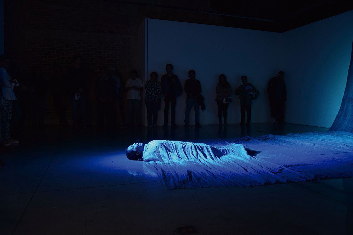 Sandra Monterroso, El Agua Se Volvió Oro, El Río Se Volvió Oro, El Oro Se Volvió Azul, 2019. Courtesy Sandra Monterroso Studio