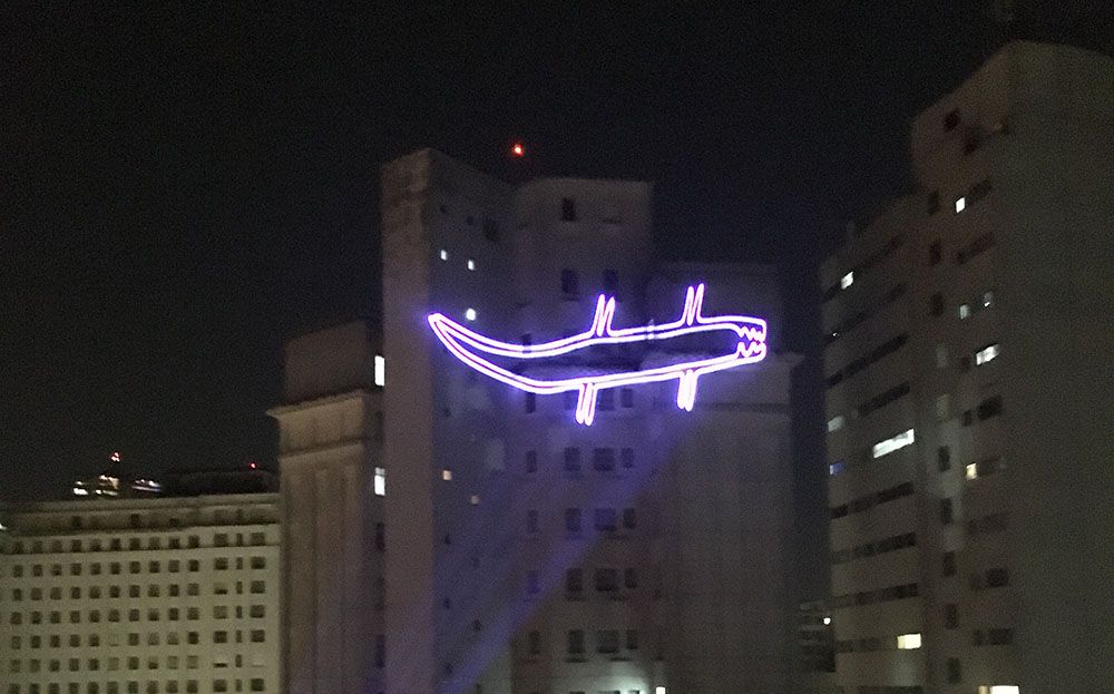 Denilson Baniwa, Petroglifos na selva de pedra. Photo: Kong Sang Sit.