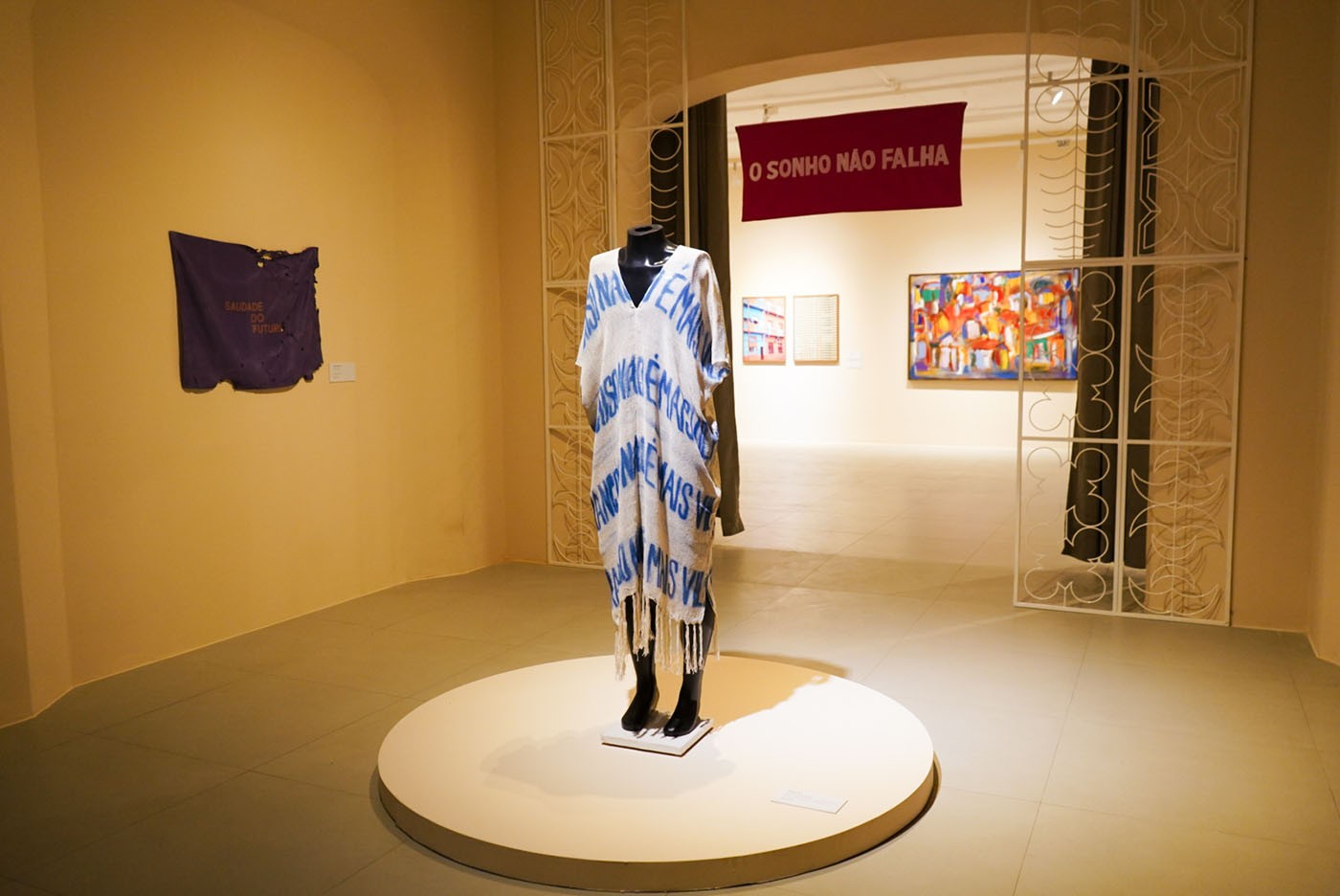 Nalbert P.S., “Trancoso Is No Longer a Village Series”, 2023. Three-dimensional object. Handwoven raw cotton threads, stencil printing, stitching and blue spray paint, 100 cm x 150 cm (total fabric: 100 cm x 300 cm). Artist’s collection. Photo: Luan Teles / SecultBA