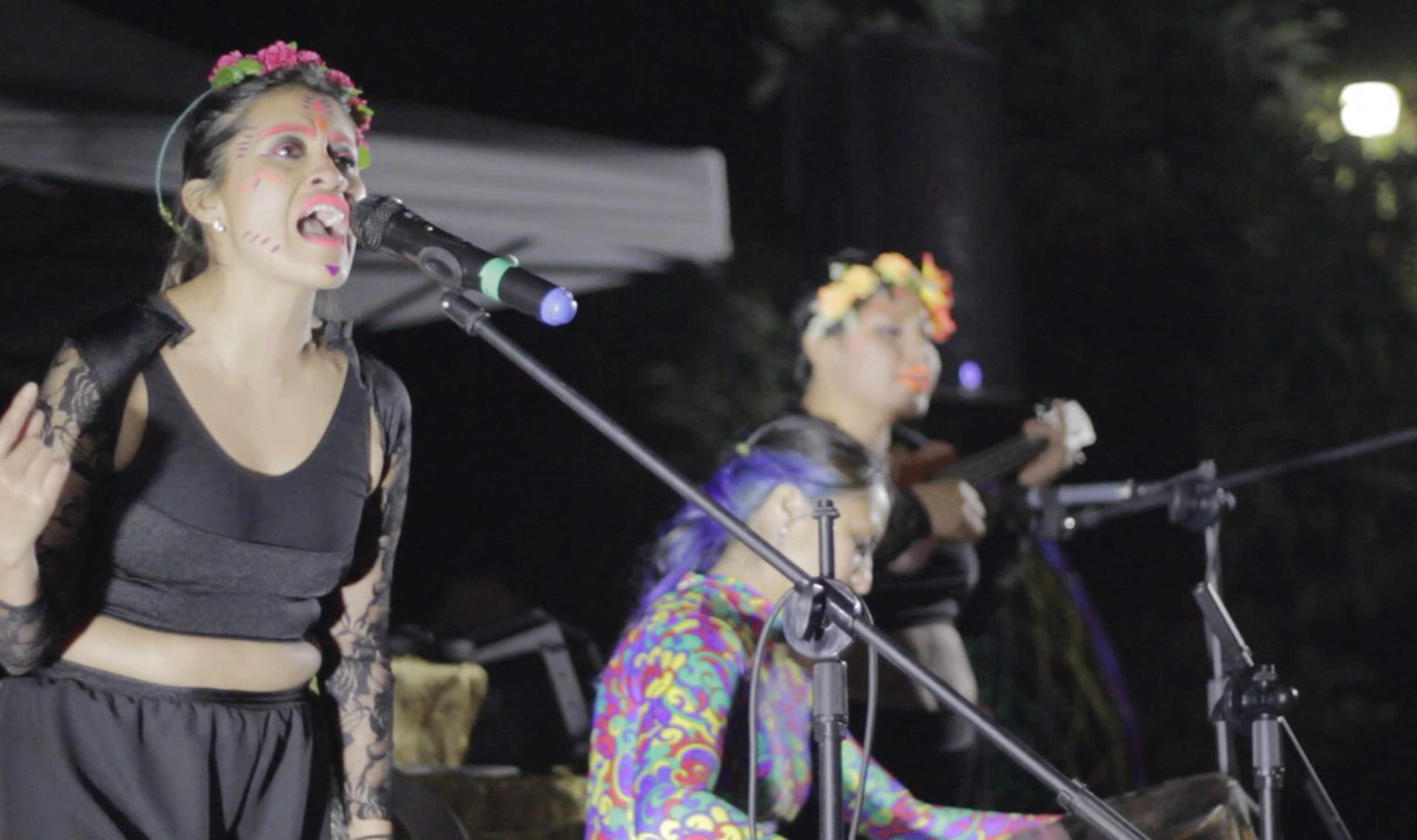Intersectional Festival Women in Motion, 2020, Lucía singing. Photo: Débora Chacón.