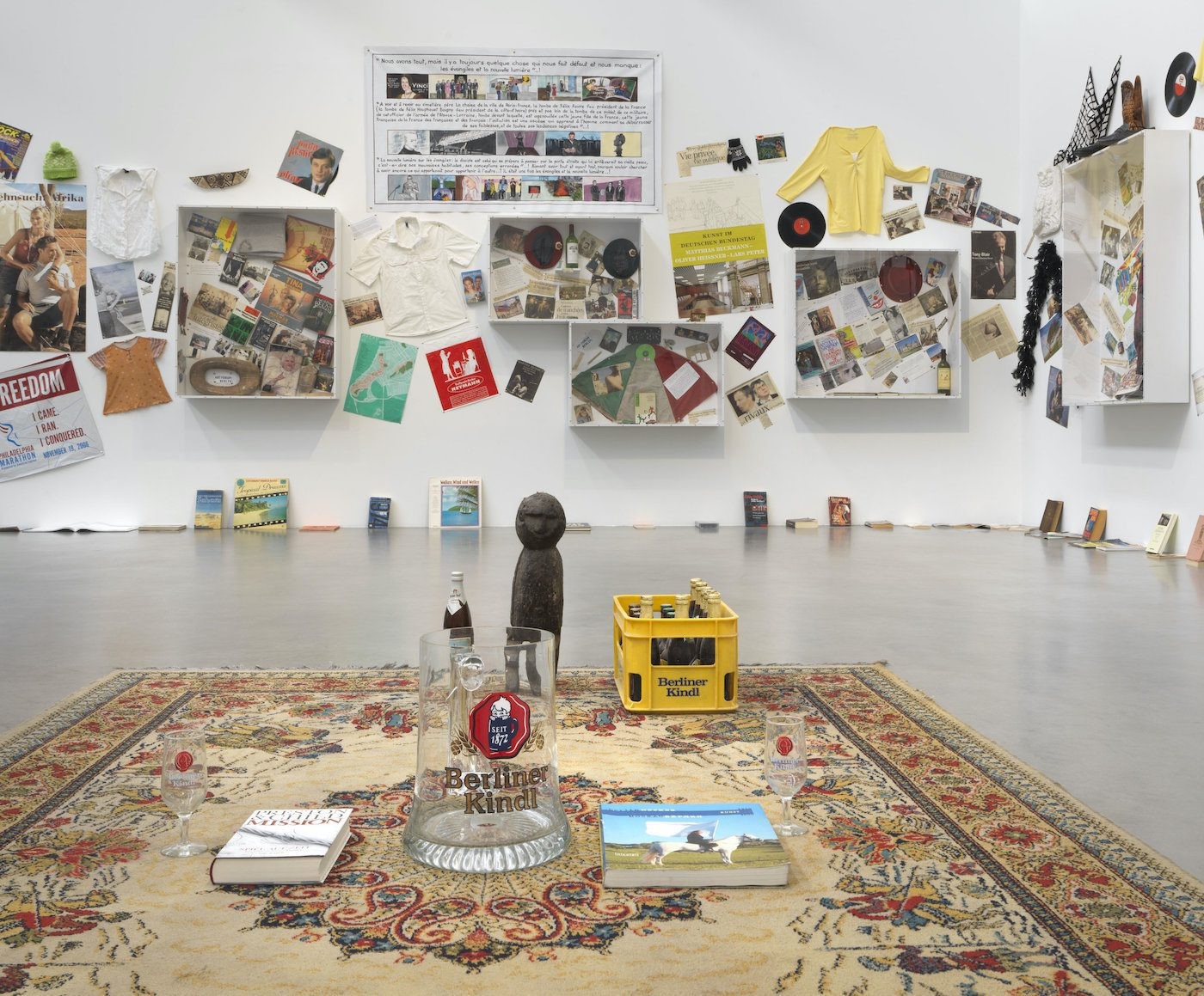 Georges Adéagbo: La lumière qui fait le bonheur... - Contemporary And