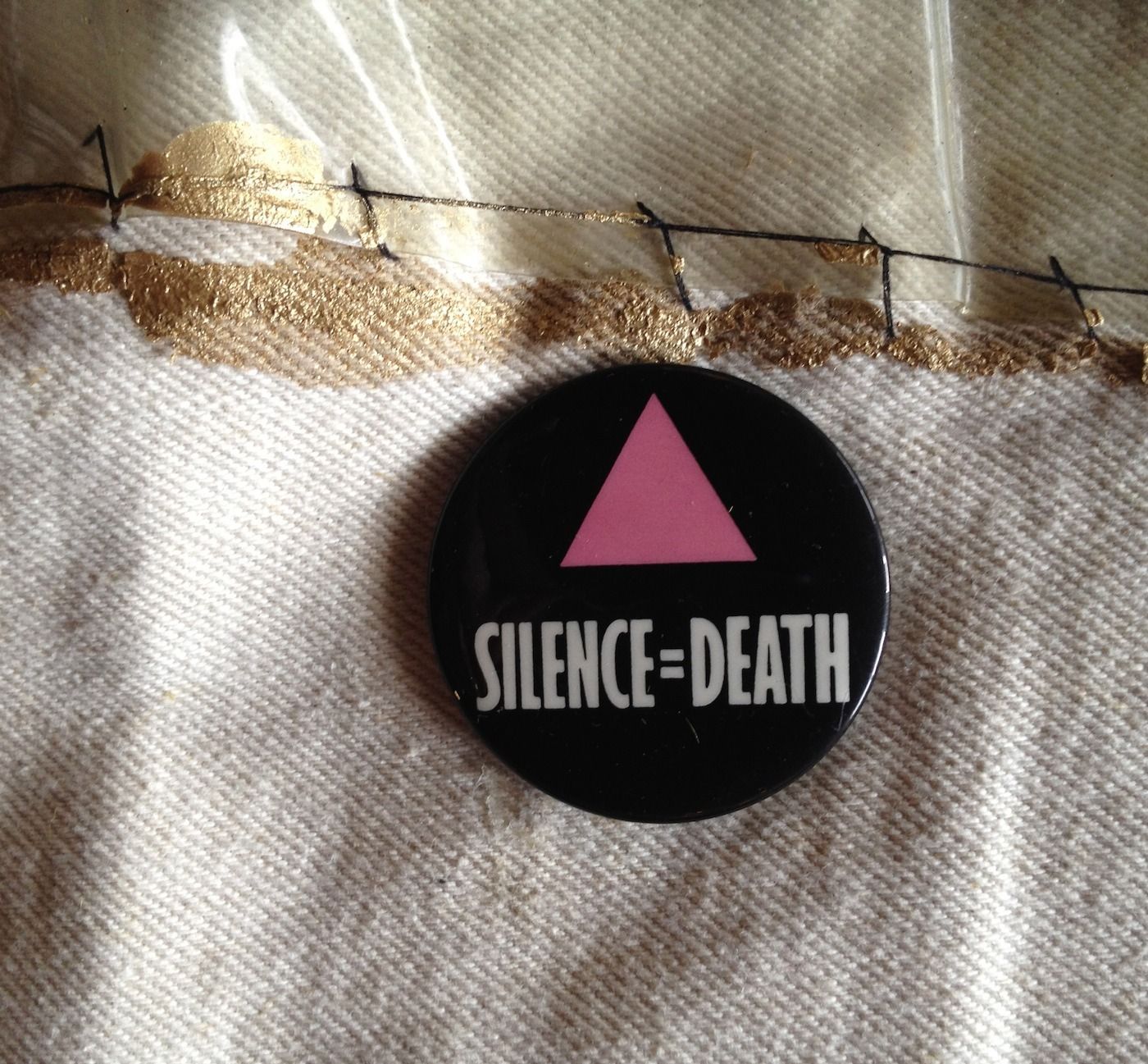 Detail of AIDS Quilt panel by Don Yowell. Foto Julia Bryan-Wilson