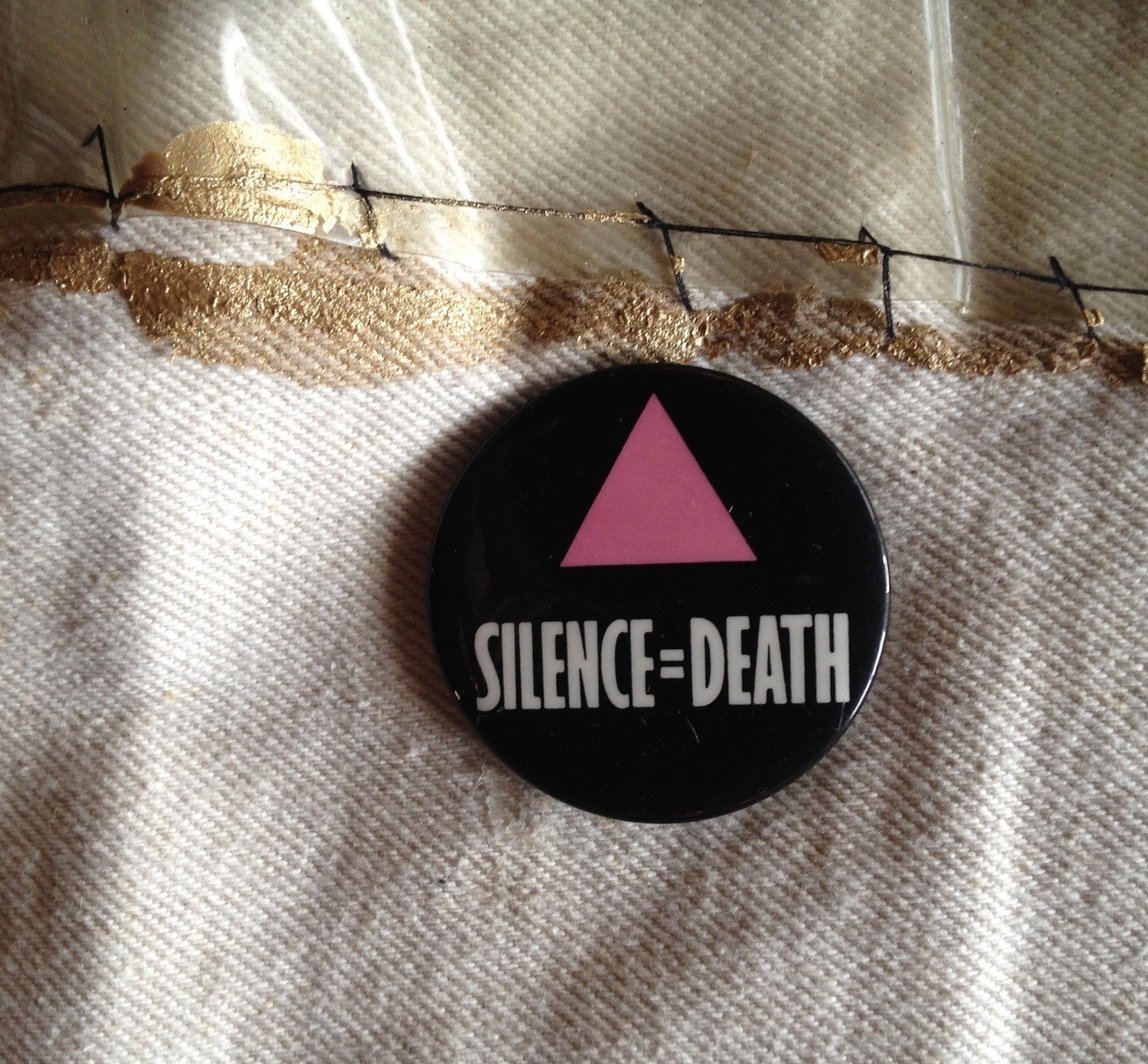 Detail of AIDS Quilt panel by Don Yowell. Foto Julia Bryan-Wilson