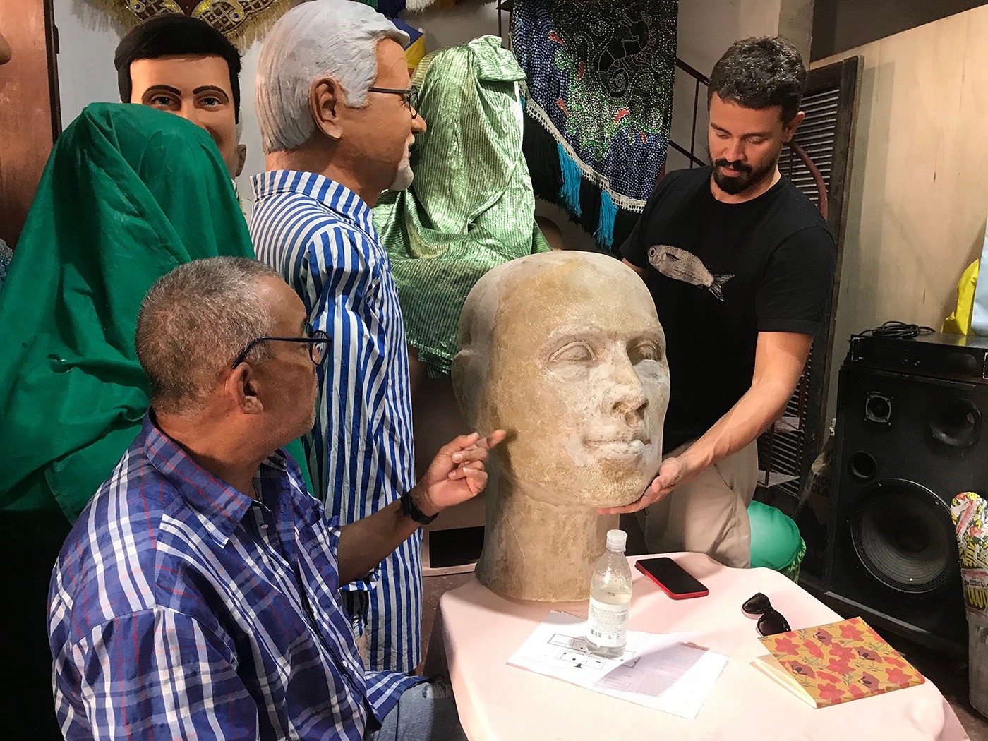 Development process of With Your Heart in Your Throat – the artist working with the sculptor Silvio Botelho in Olinda, Pernambuco, Brazil, 2022.