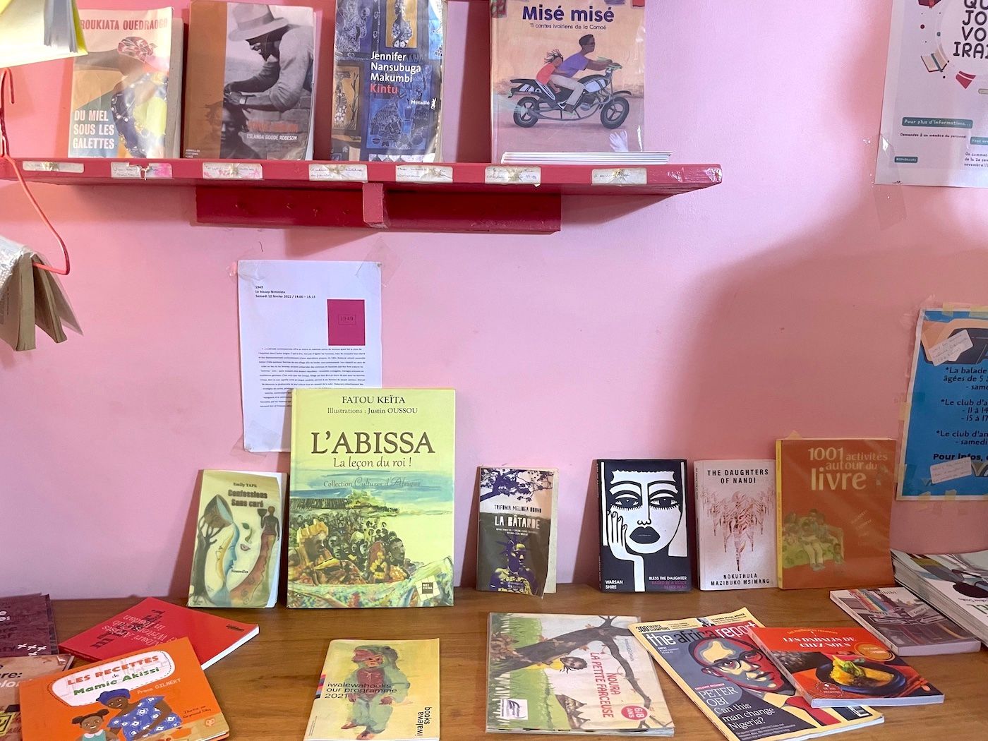 Dans la bibliothèque